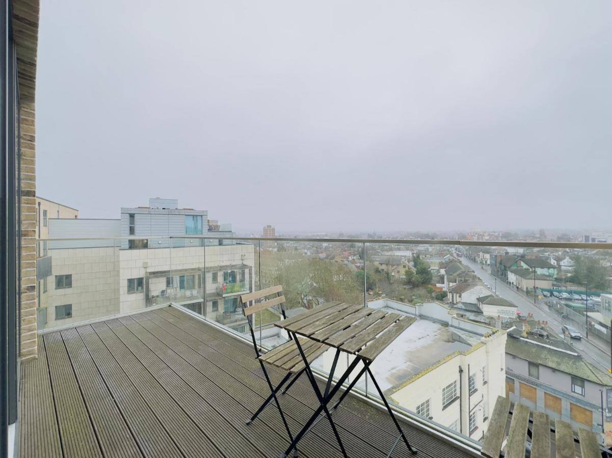 Luxurious Comfy Penthouse - Steps To East Croydon Train Station - Viewsアパートメント エクステリア 写真